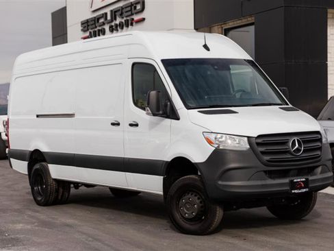 Used 2024 Mercedes-Benz Sprinter 3500 image 2