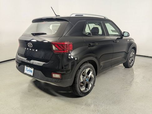 New 2026 Hyundai Venue SEL FWD image 7