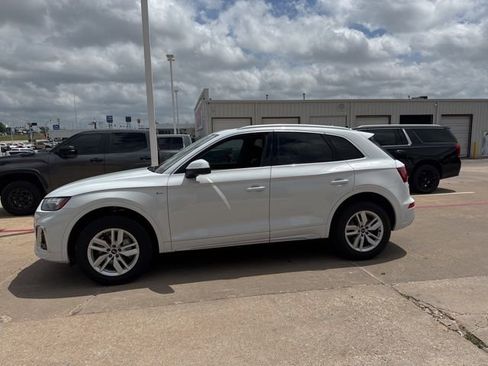 Used 2023 Audi Q5 2.0T Premium w/ Convenience Package AWD/4WD image 4