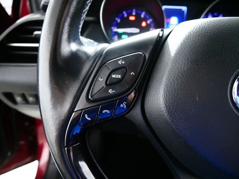 Used 2018 Toyota C-HR XLE FWD image 27