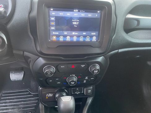 Used 2019 Jeep Renegade Latitude image 8