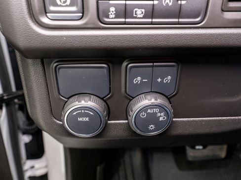 Used 2024 Chevrolet Suburban RST w/ Luxury Package image 31