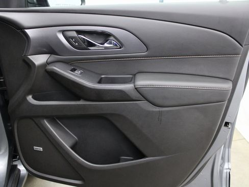 Used 2021 Chevrolet Traverse Premier w/ LPO, Cargo Package image 28