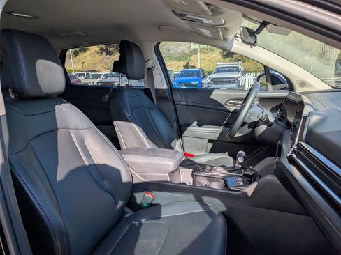 Used 2024 Kia Sportage EX image 25