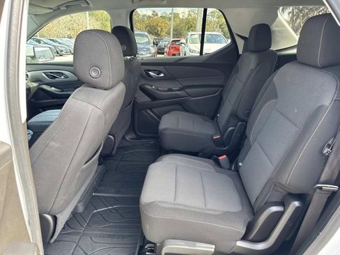 Used 2021 Chevrolet Traverse LT image 14