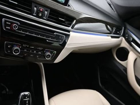 Used 2022 BMW X1 sDrive28i w/ Premium Package FWD image 17