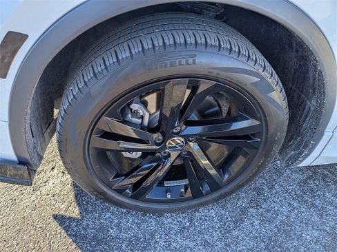 Used 2024 Volkswagen Tiguan SE R-Line image 16