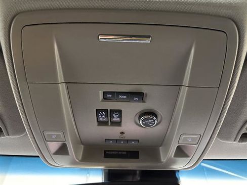 Used 2015 Chevrolet Suburban LTZ AWD/4WD image 15