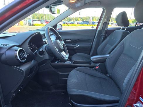 Used 2023 Nissan Kicks SV w/ Interior Electronics Package FWD image 8