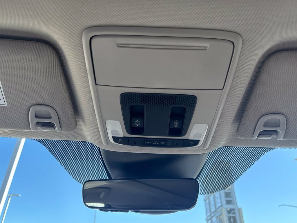 Certified 2025 Honda Pilot Elite image 38