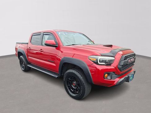 Used 2017 Toyota Tacoma TRD Sport w/ Tow Package (A/T) AWD/4WD image 3
