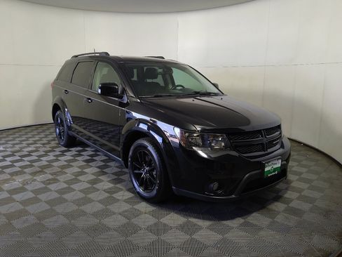 Used 2019 Dodge Journey SE w/ Connectivity Group FWD image 14