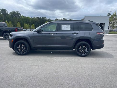 New 2026 Jeep Grand Cherokee L Limited w/ Limited Altitude Package AWD/4WD image 4