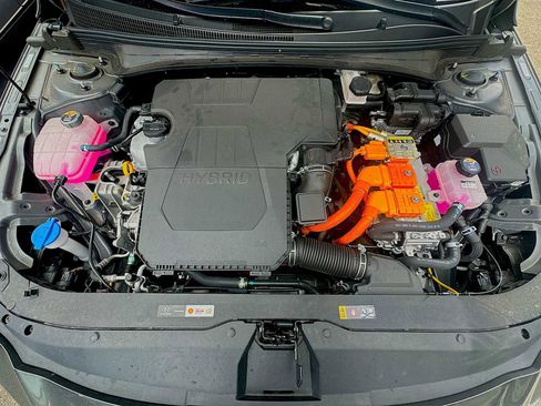Used 2025 Hyundai Elantra Limited FWD image 18
