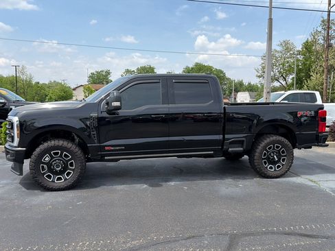Used 2025 Ford F350 Platinum w/ FX4 Off-Road Package AWD/4WD image 4