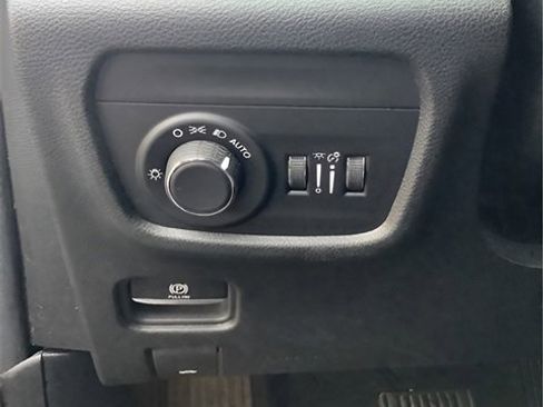 Used 2023 Jeep Grand Cherokee Laredo w/ Luxury Tech Group I image 21