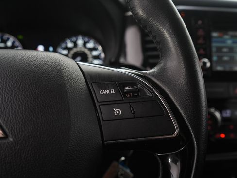 Used 2017 Mitsubishi Outlander ES FWD image 25