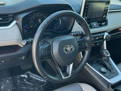 Used 2019 Toyota RAV4 Limited image 10