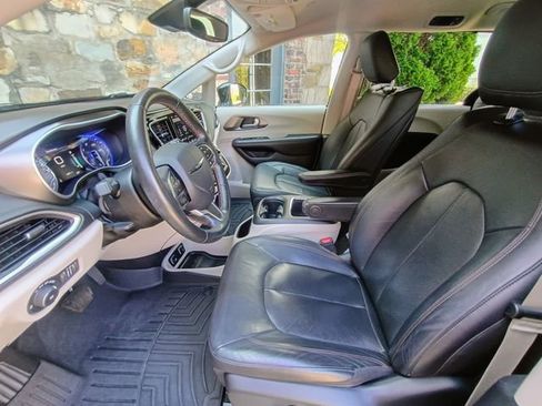 Used 2020 Chrysler Pacifica Touring-L Plus w/ Tire & Wheel Group image 28