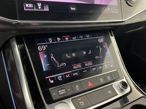 Used 2019 Audi Q8 Premium Plus w/ Premium Plus AWD/4WD image 32