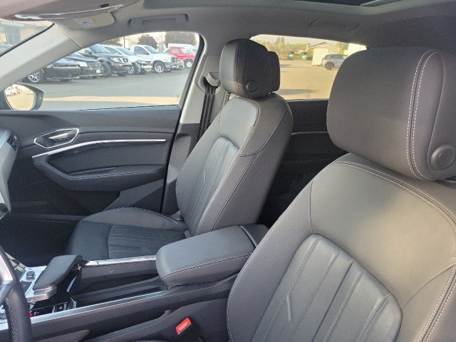 Used 2024 Audi Q8 e-tron Premium AWD/4WD image 17