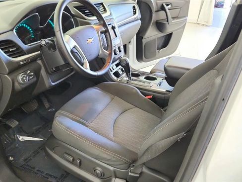 Used 2017 Chevrolet Traverse LT w/ Style and Technology Package FWD image 22