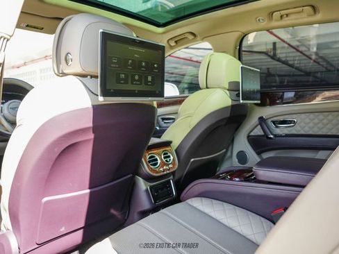 Used 2017 Bentley Bentayga image 55