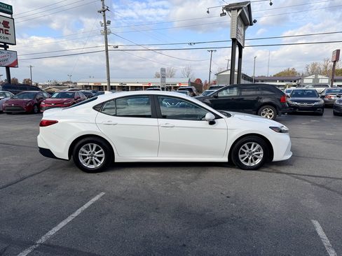 Used 2025 Toyota Camry LE image 6