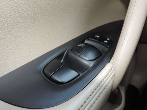 Used 2019 Nissan Rogue SV FWD image 26