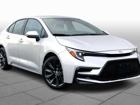 New 2026 Toyota Corolla SE image 2