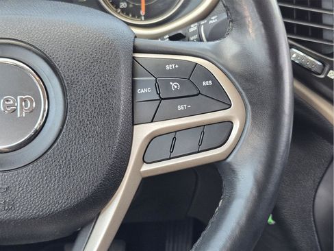 Used 2017 Jeep Cherokee Sport FWD image 26