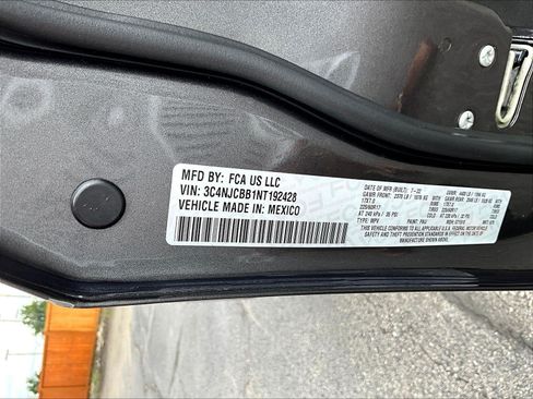 Used 2022 Jeep Compass Latitude FWD image 19