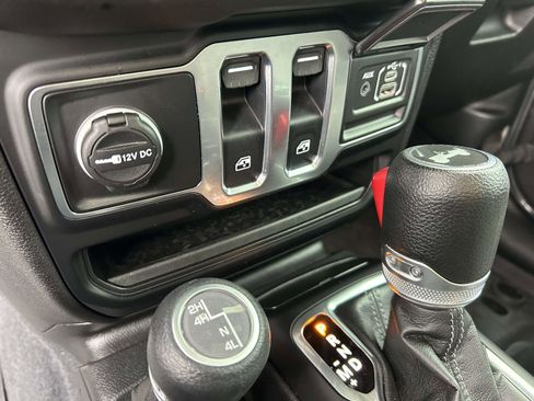 Used 2024 Jeep Wrangler Sport S image 29