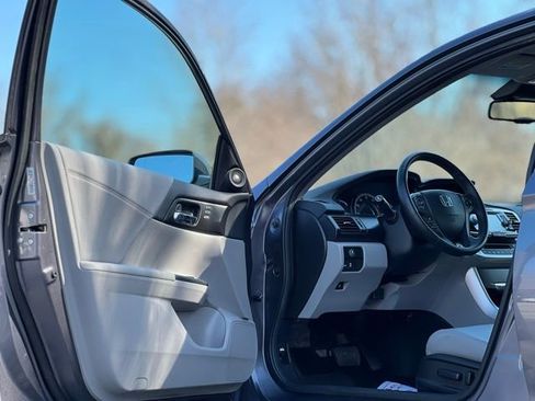 Used 2015 Honda Accord EX-L image 9