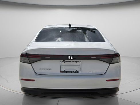 Certified 2025 Honda Accord SE image 6