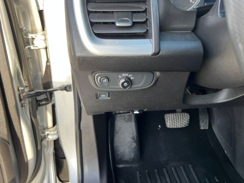 Used 2022 GMC Terrain SLE w/ Driver Convenience Package FWD image 30