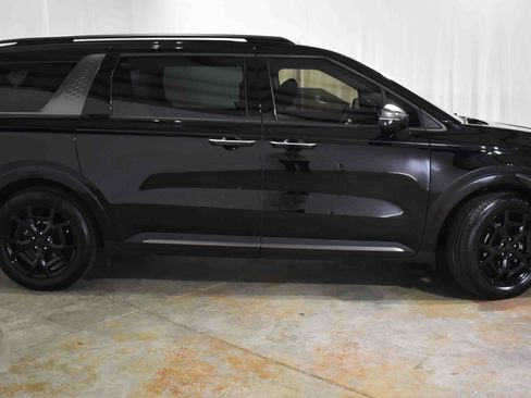 Used 2025 Kia Carnival SX Prestige image 10
