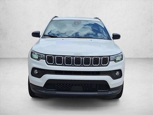 Used 2024 Jeep Compass Latitude AWD/4WD image 2