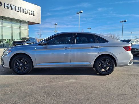 Used 2022 Volkswagen Jetta SE image 6