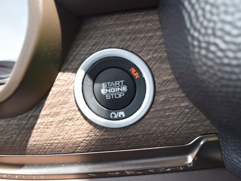 Used 2025 RAM 1500 Limited w/ Off Road Group AWD/4WD image 19