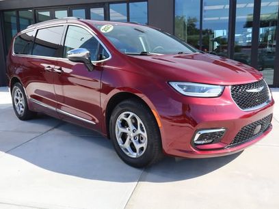 Used 2023 Chrysler Pacifica Limited w/ Trailer Tow Group