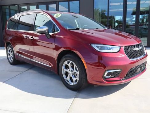 Used 2023 Chrysler Pacifica Limited w/ Trailer Tow Group AWD/4WD image 1