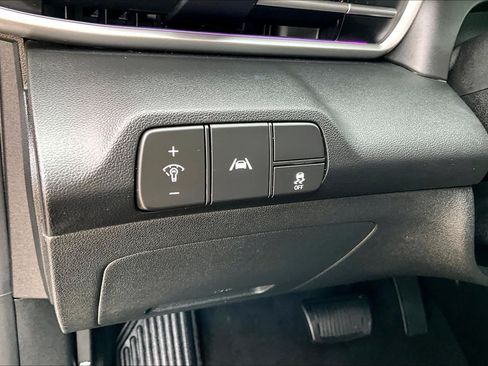 Certified 2023 Hyundai Elantra Limited FWD image 35