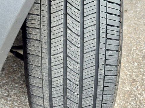 Used 2023 Ford Explorer Limited w/ Equipment Group 301A AWD/4WD image 32