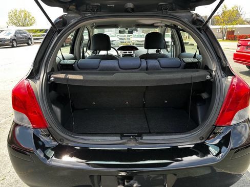 Used 2011 Toyota Yaris 4-Door Hatchback w/ Convenience Pkg image 16