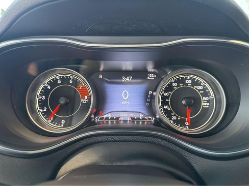 Used 2022 Jeep Cherokee Limited AWD/4WD image 3