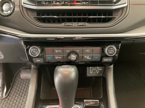 Used 2025 Jeep Compass Trailhawk AWD/4WD image 11