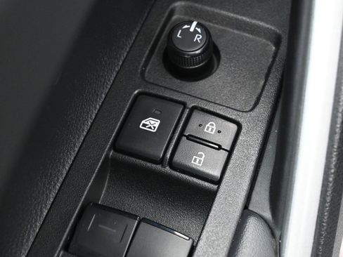 Certified 2025 Toyota Corolla Cross XSE image 13