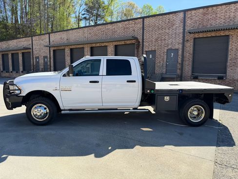 Used 2017 RAM 3500 Tradesman w/ Chrome Appearance Group image 3