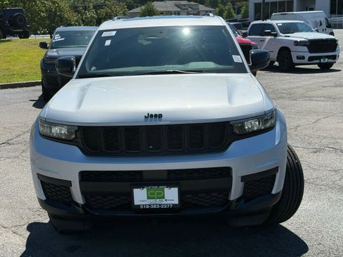 New 2025 Jeep Grand Cherokee L Altitude image 2